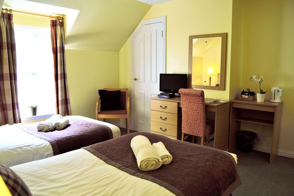 The Bridge of Cally Hotel Twin Room 2
