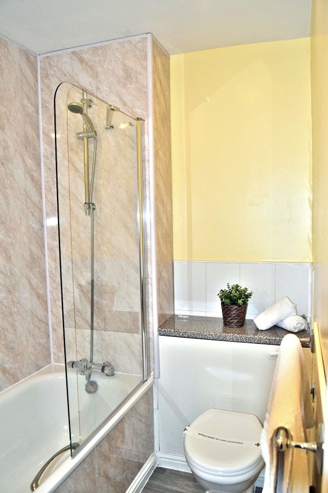 The Bridge of Cally Hotel Twin Room 4