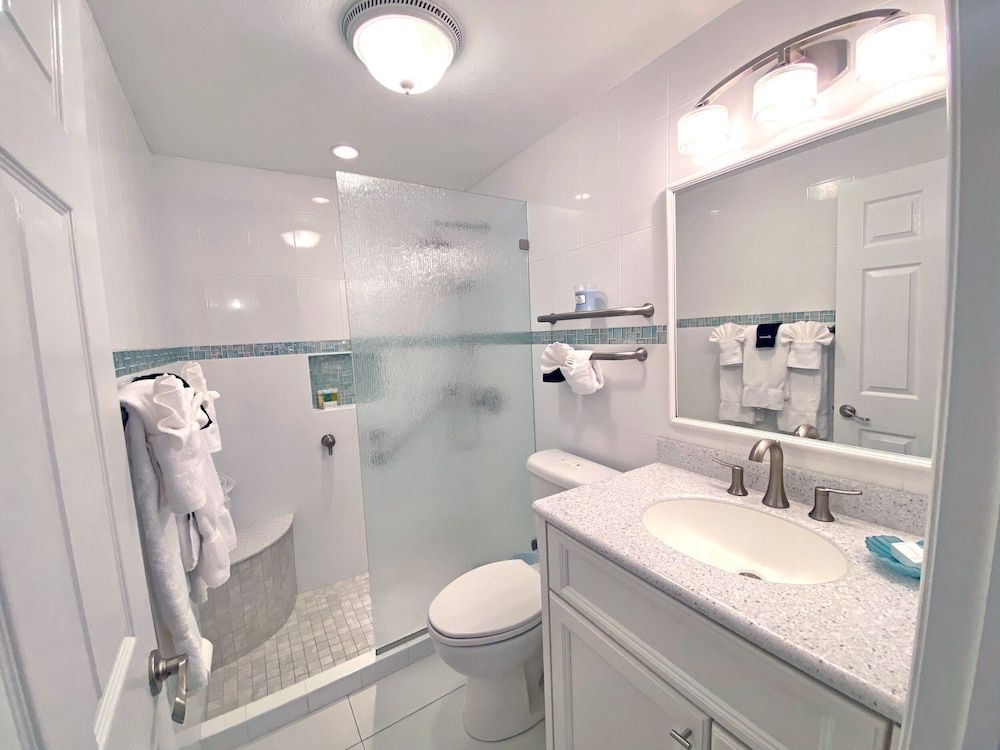 Galleon Villas by Hello Cayman Vacation Deluxe Villa, 1 Bedroom, Oceanfront 6