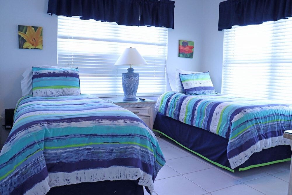 Galleon Villas by Hello Cayman Vacation Luxury Villa, 2 Bedrooms, Oceanfront 13