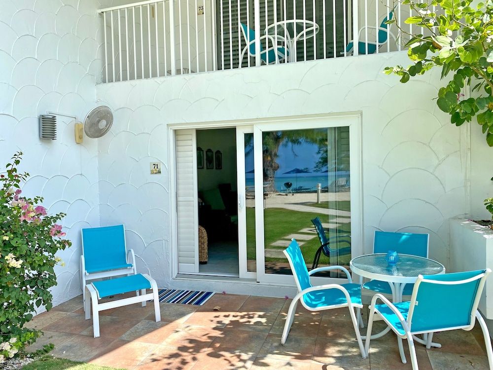 Galleon Villas by Hello Cayman Vacation Deluxe Villa, 1 Bedroom, Oceanfront 4