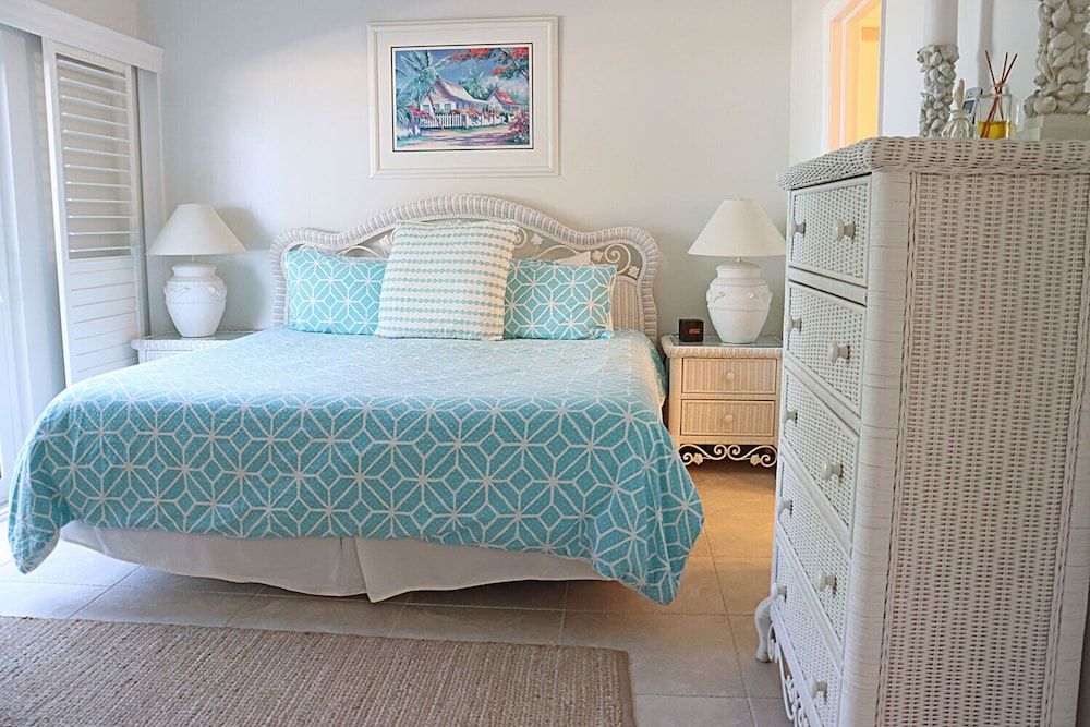 Galleon Villas by Hello Cayman Vacation Luxury Villa, 2 Bedrooms, Oceanfront 9
