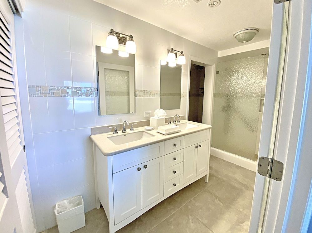 Galleon Villas by Hello Cayman Vacation Luxury Villa, 2 Bedrooms, Oceanfront 20