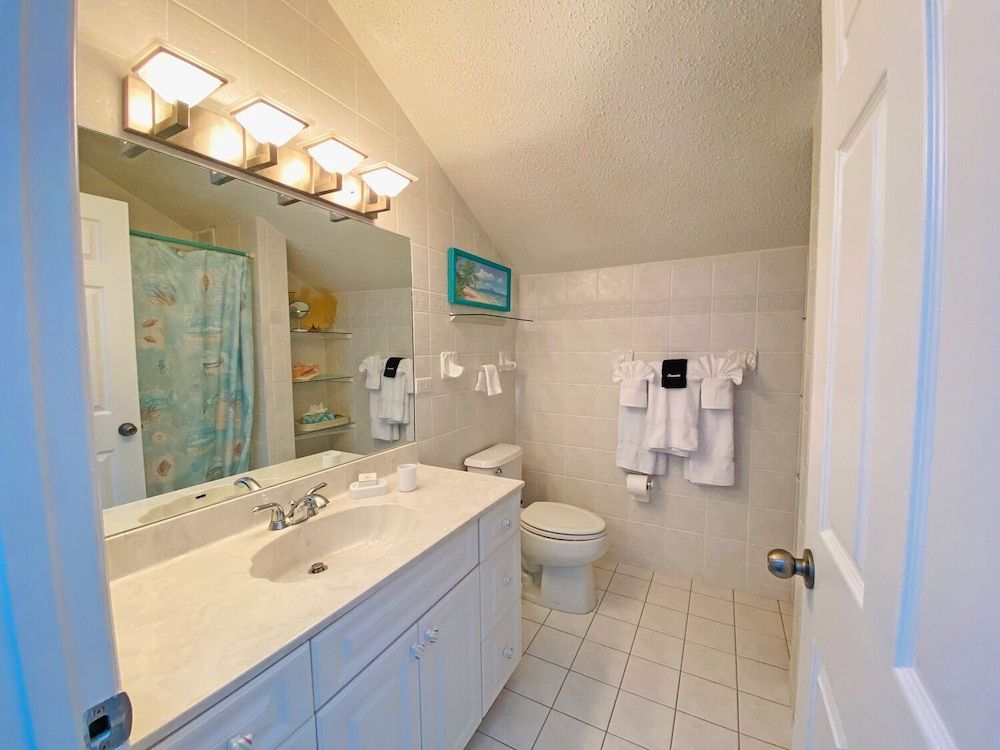 Galleon Villas by Hello Cayman Vacation Luxury Villa, 2 Bedrooms, Oceanfront 17