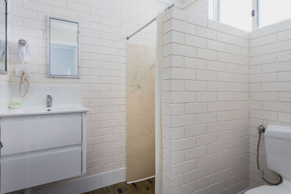 Busselton Motel Standard Double plus Single Room 2
