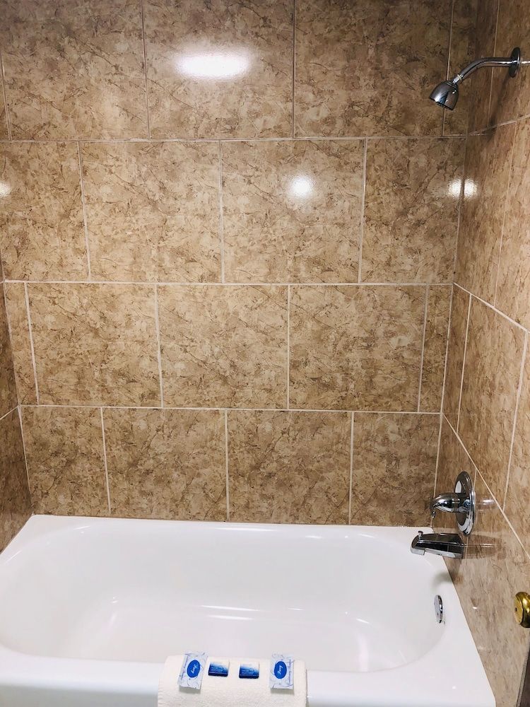 Regency Inn Standard Double Room 6