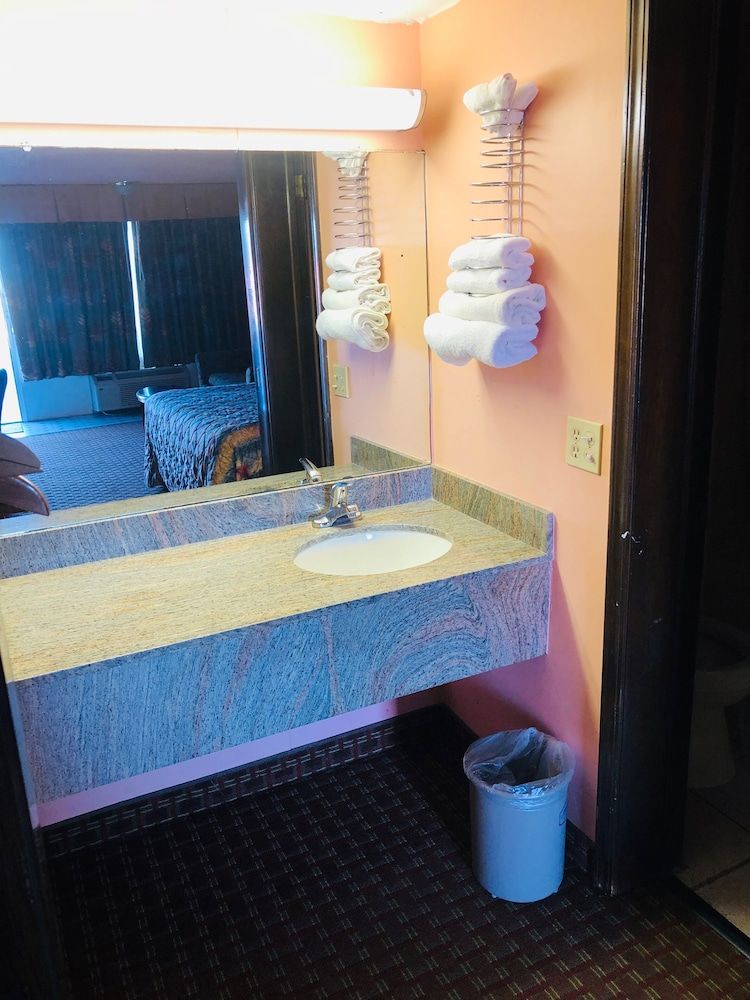 Regency Inn Standard Single Room 4