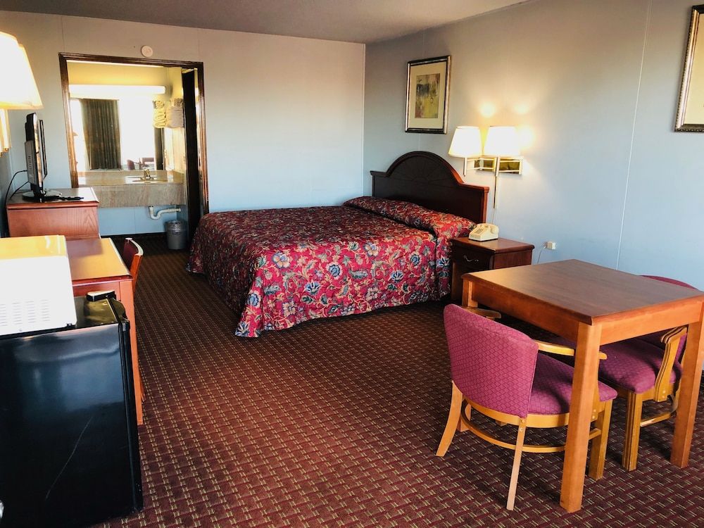 Regency Inn Standard Single Room 3