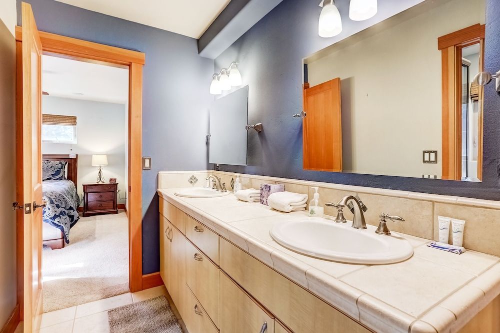 Stunning Forest Retreat - Walk to Upper Truckee River! House, Multiple Beds, Patio, Mountain View (Stunning Forest Retreat) 15