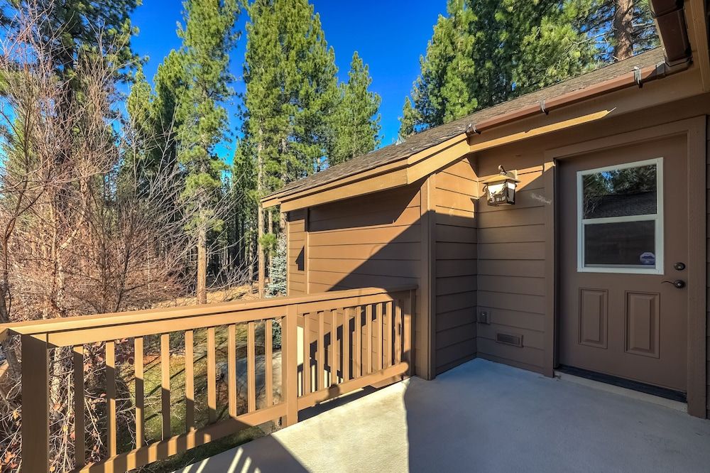 undefined Stunning Forest Retreat - Walk to Upper Truckee River! 2