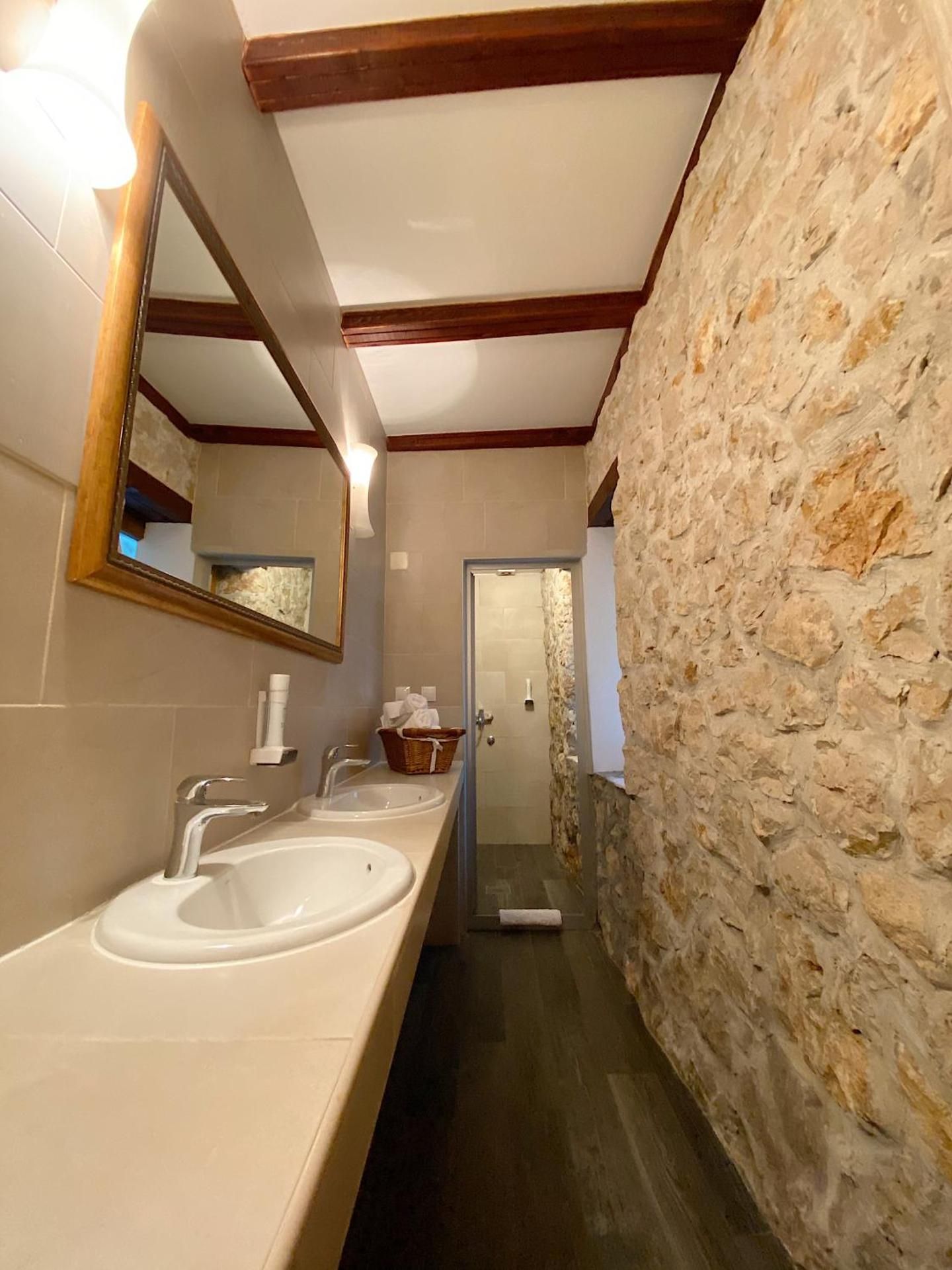 Hotel-Restaurant Kriva Cuprija Deluxe Room 3