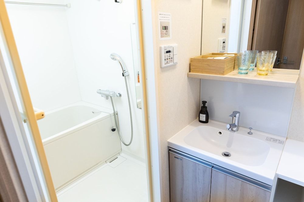 Minn Shin-Osaka Double Room 7