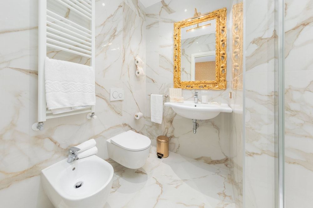 La Veneziana Boutique Rooms Suite with Balcony and Canal View 5