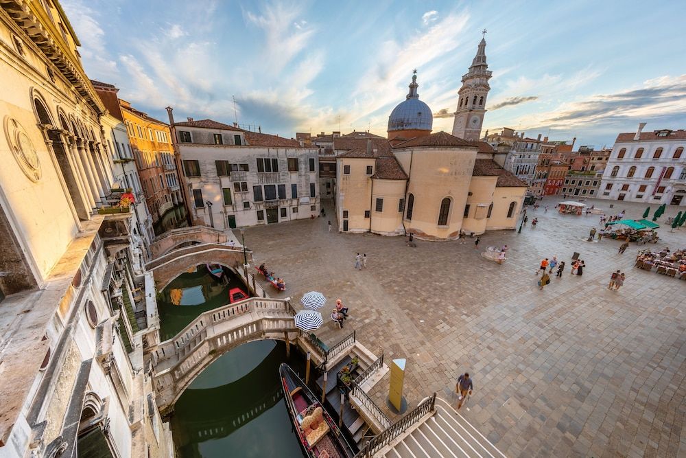 La Veneziana Boutique Rooms Suite with Balcony and Canal View 3