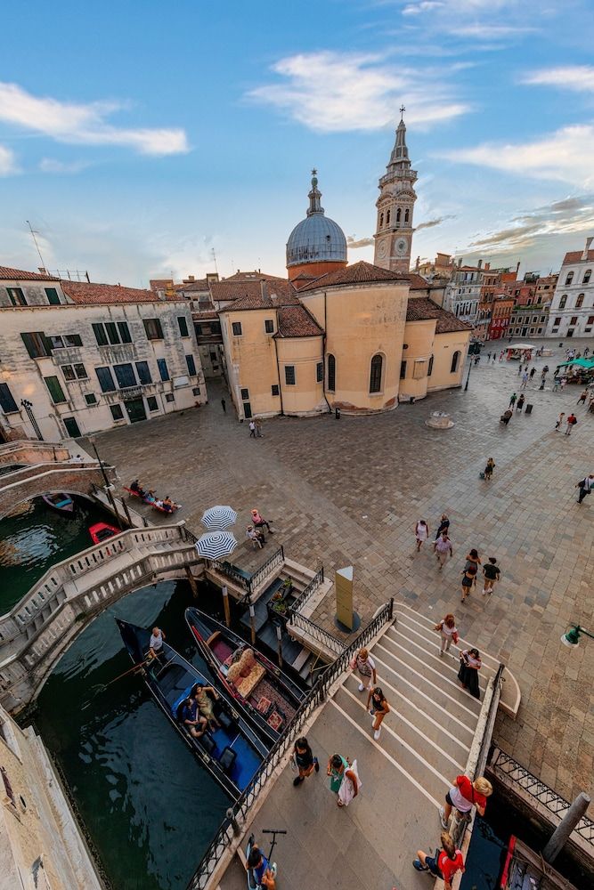 La Veneziana Boutique Rooms Suite with Balcony and Canal View 4