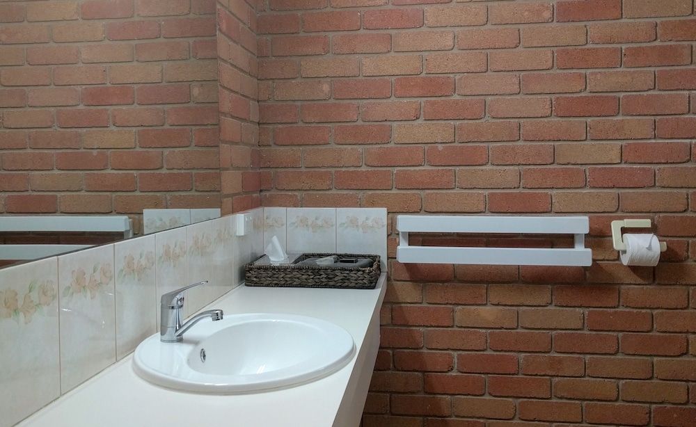 Travellers Inn Kaniva Deluxe Queen Room 2 4