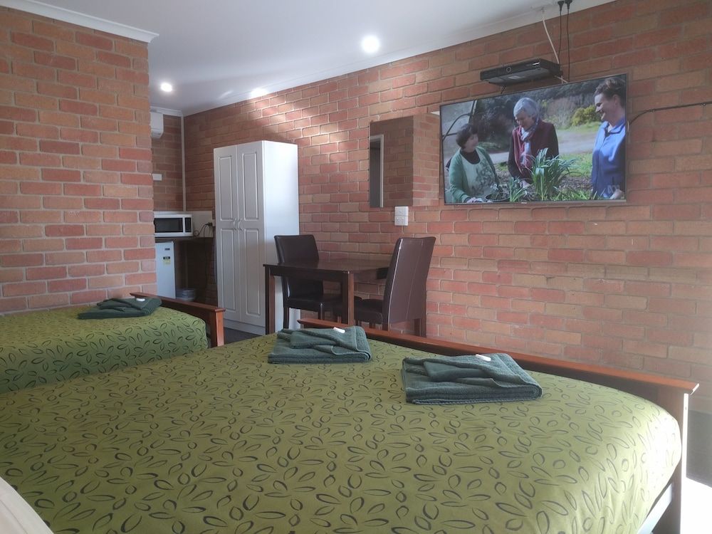 Travellers Inn Kaniva Twin Room 6