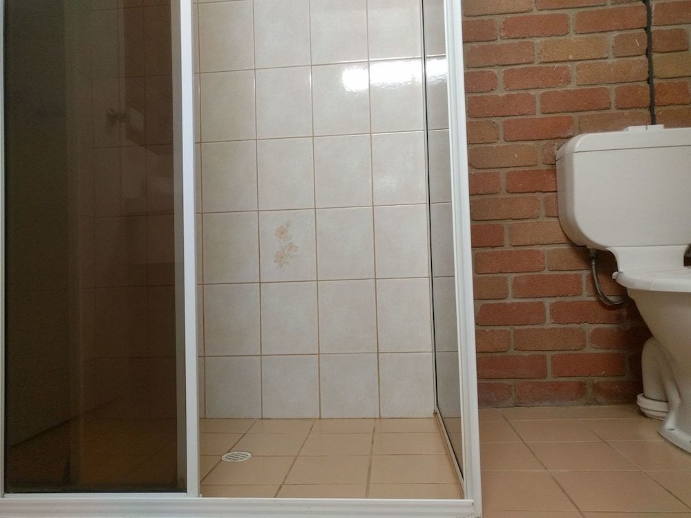 Travellers Inn Kaniva Deluxe Queen Room 5 3