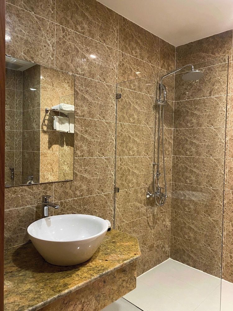 Sai Gon Bac Lieu Hotel Deluxe Triple Room 8