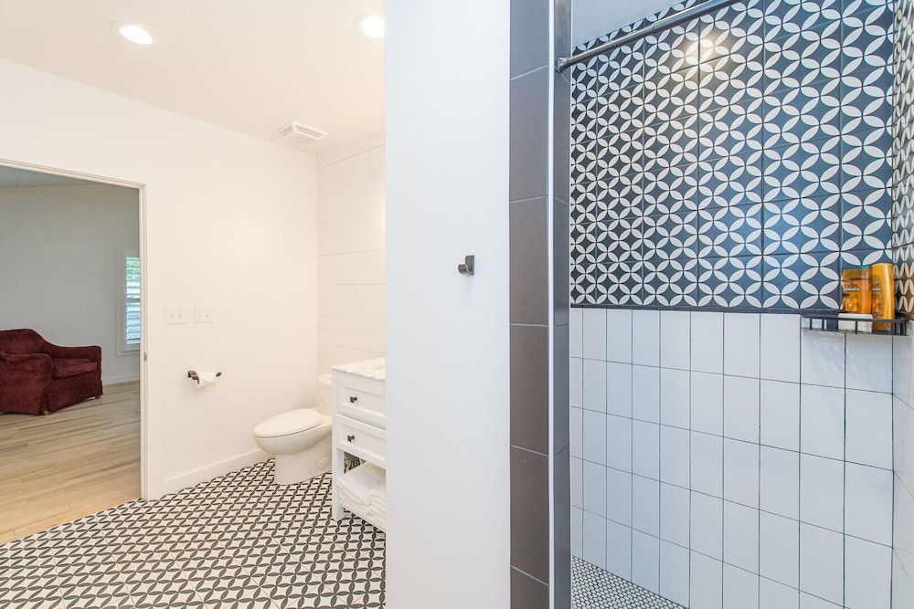 Benson Guest House Modern Room 1 3