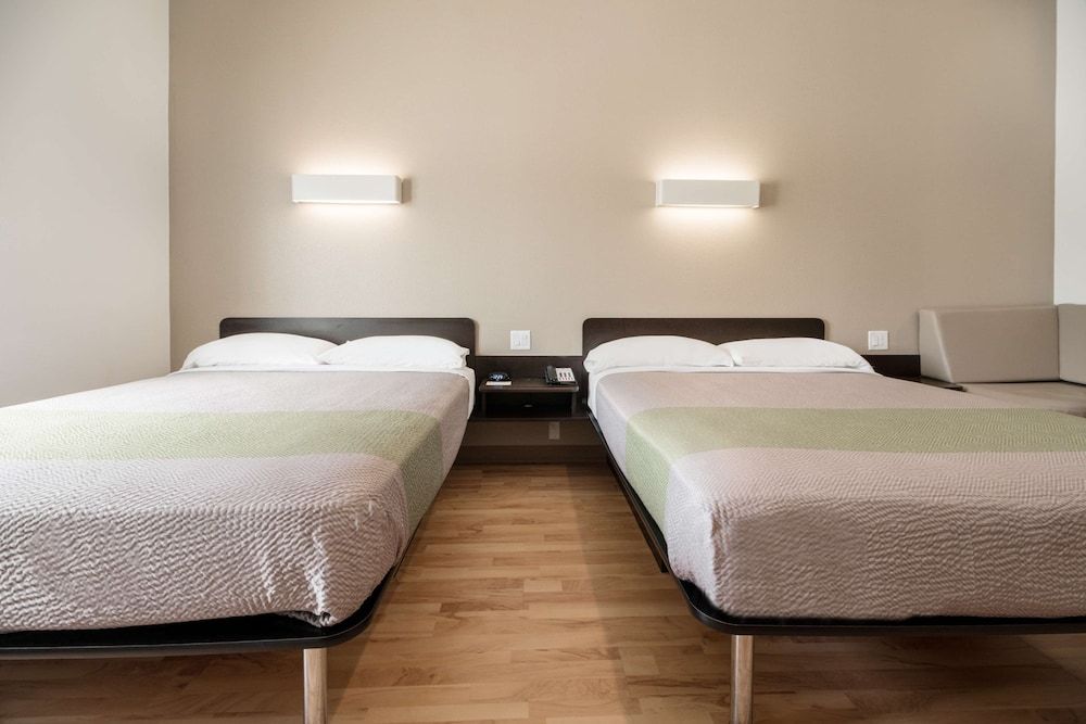 Deluxe Suite, 2 Queen Beds, Non Smoking, Kitchenette