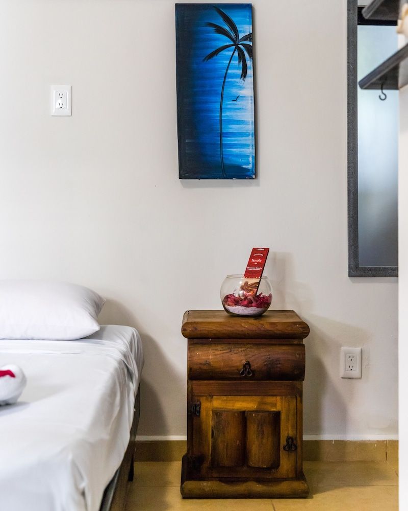 Moonshine Hotel Standard Double Room, 1 King Bed, Non Smoking, Pool View (Suie King) 3