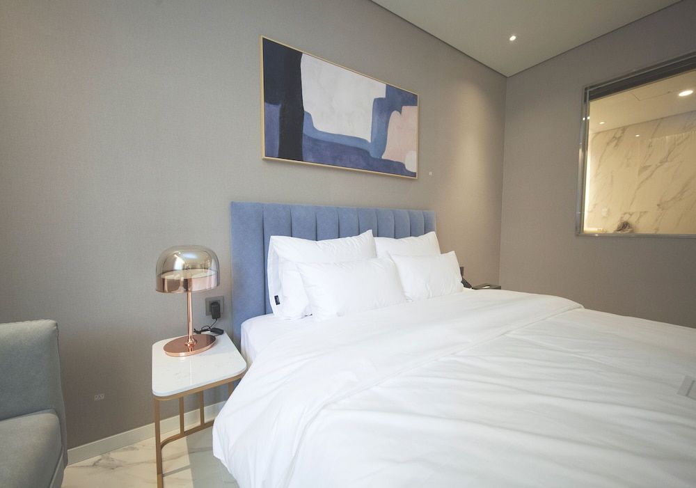 Hotel Londoner Yongwon Suite 8