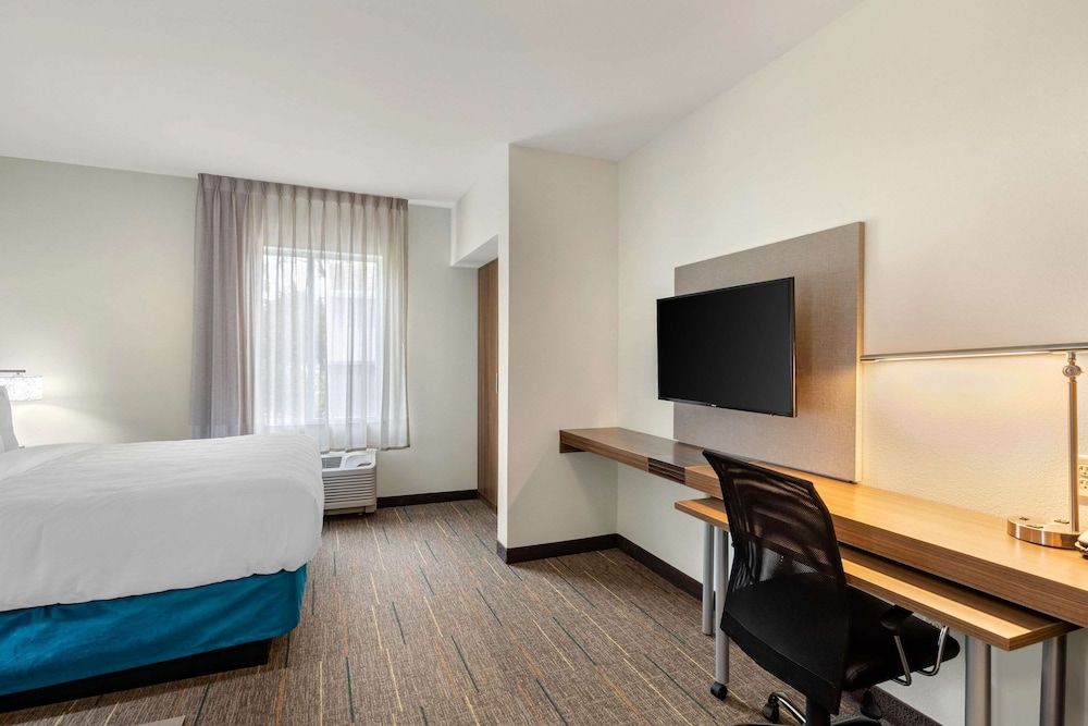 MainStay Suites Lancaster Dallas South Suite, 1 King Bed with Sofa bed, Accessible, Non Smoking (Hearing Accessible) 4