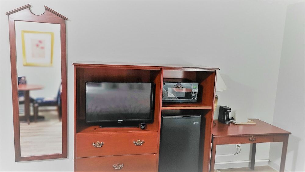 Rancho San Diego Inn & Suites Comfort Room 5