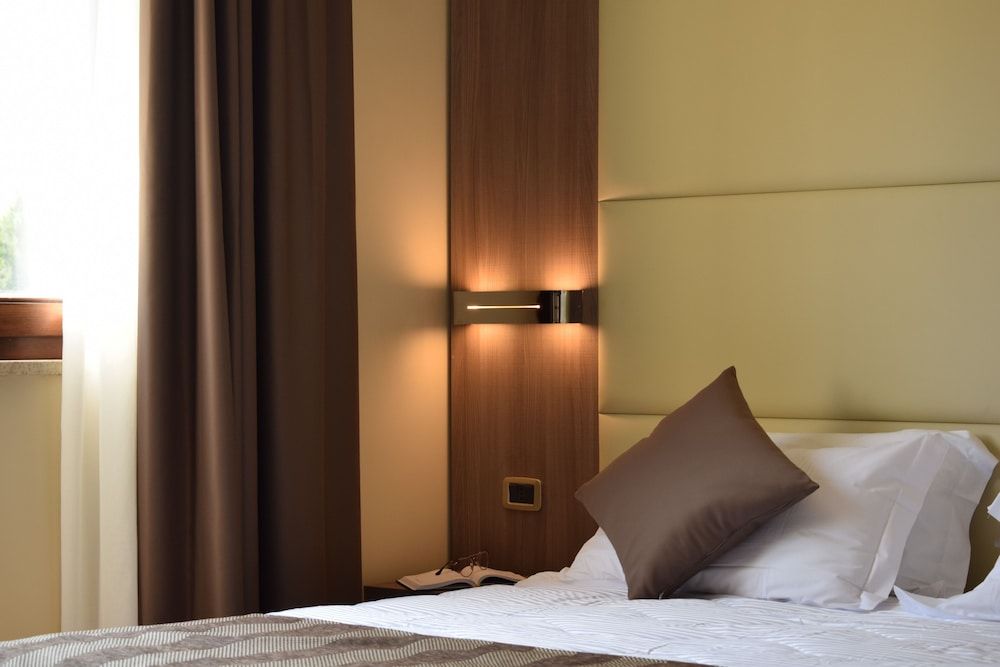 Roma Domus Hotel Standard Quadruple Room 14