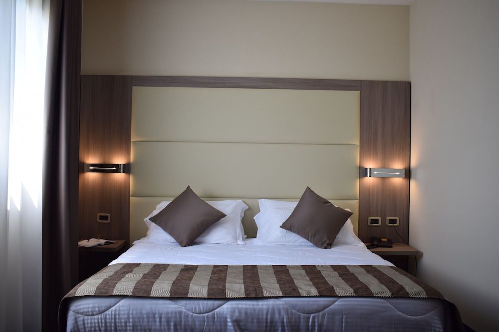 Roma Domus Hotel Standard Quadruple Room 5