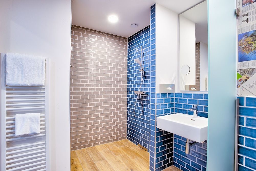 tinyTwice Hotel Wiesbaden Comfort Double Room ("Comfy") 4