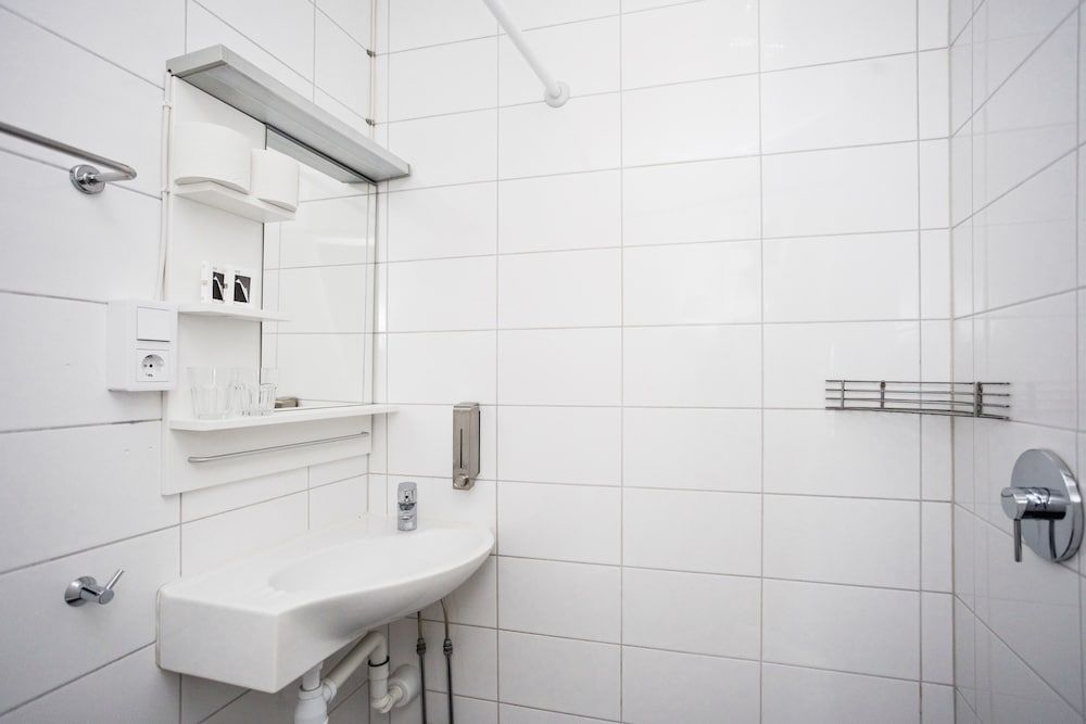 undefined Eight Rooms 9