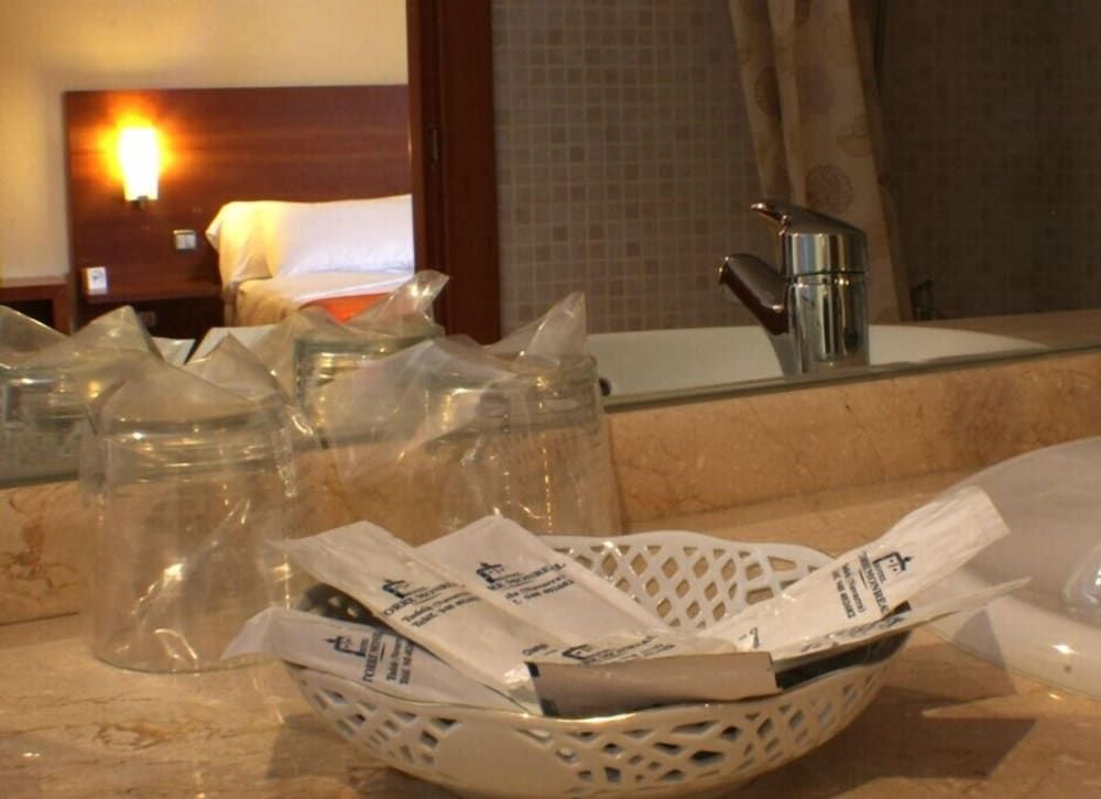 Torre Monreal Hotel Twin Room 7