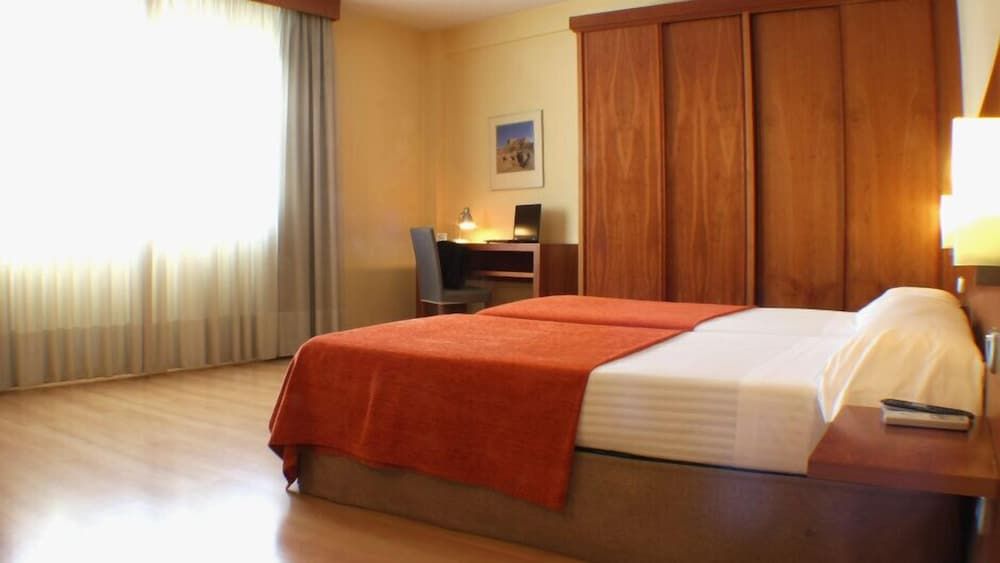 Torre Monreal Hotel Twin Room 3