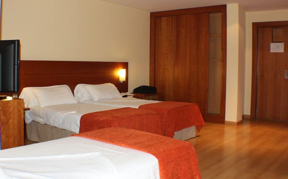 Torre Monreal Hotel Triple Room 2