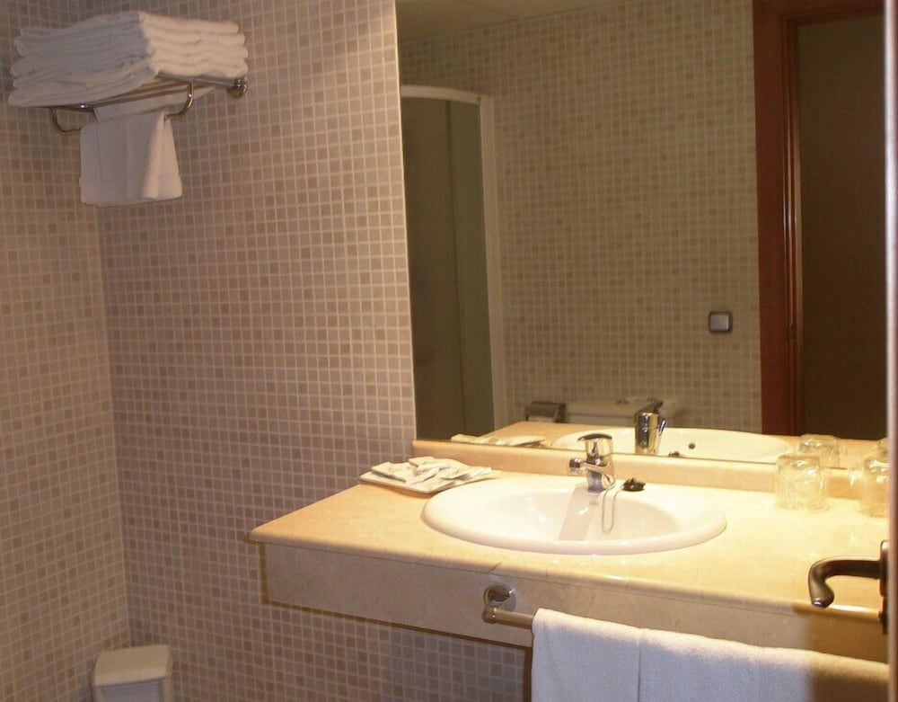 Torre Monreal Hotel Twin Room 6