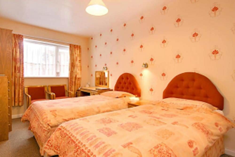 Marine Hotel Paignton Twin Room 4