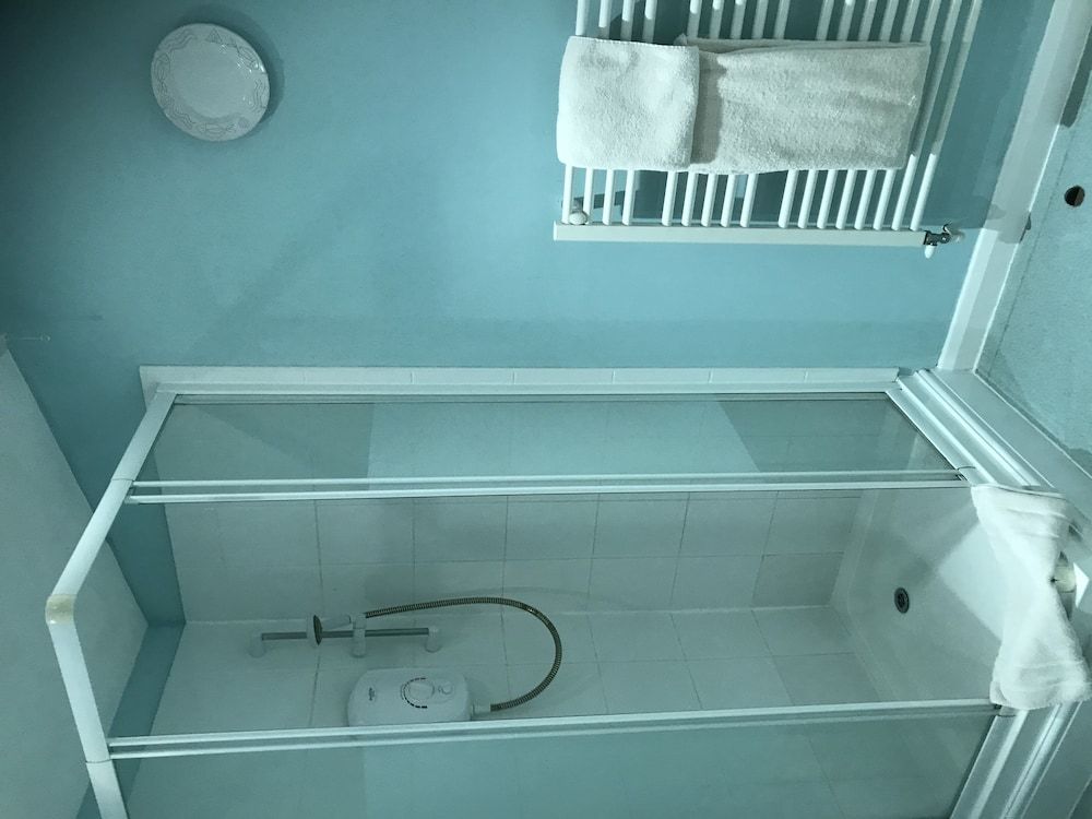 West Lodge Hotel Double Room 4