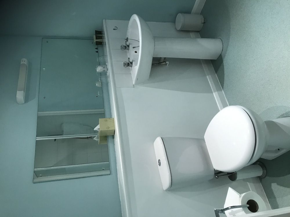 West Lodge Hotel Double Room 5