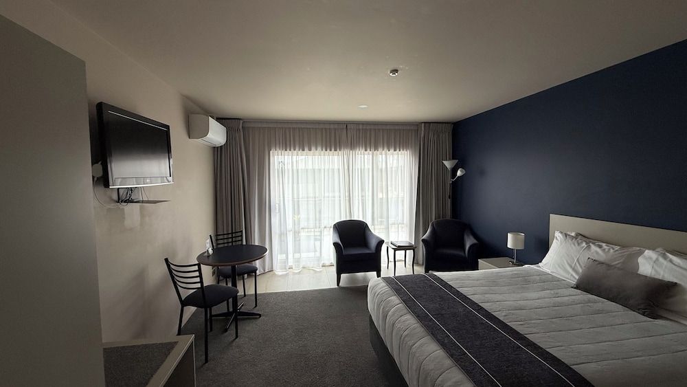 The Suites Ashburton Standard Single Room 3