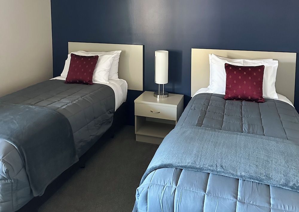 The Suites Ashburton Economy Room