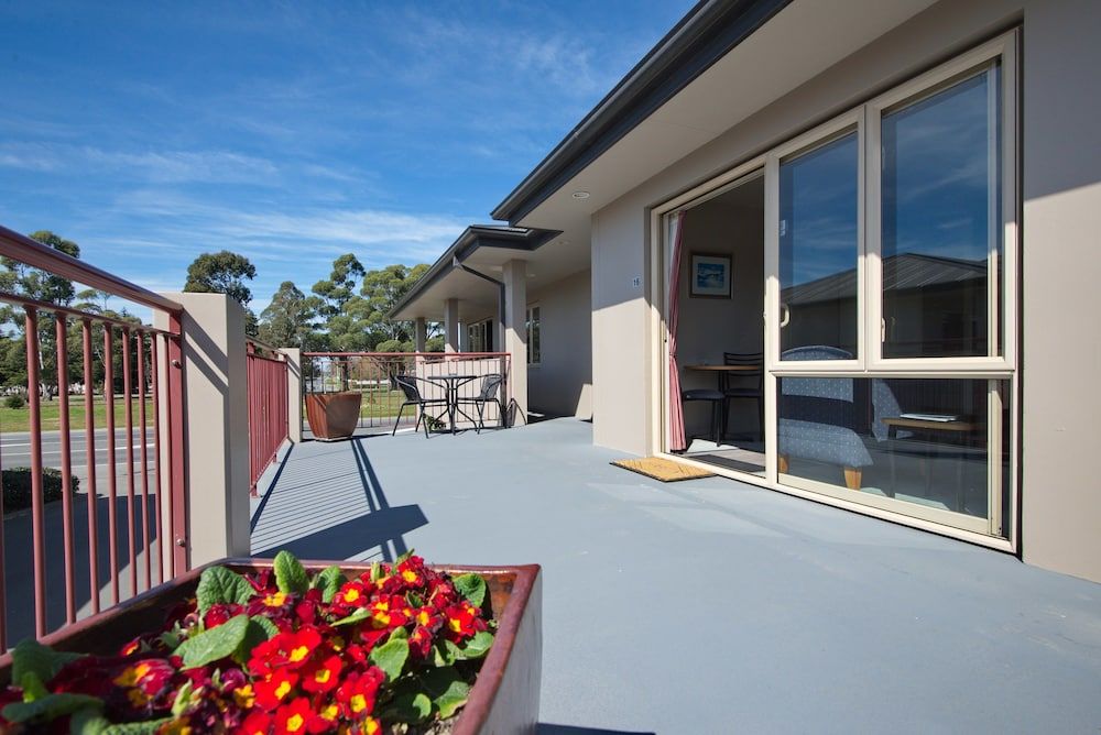 The Suites Ashburton Standard Single Room 4