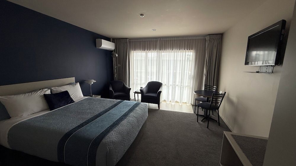 The Suites Ashburton Standard Single Room 2