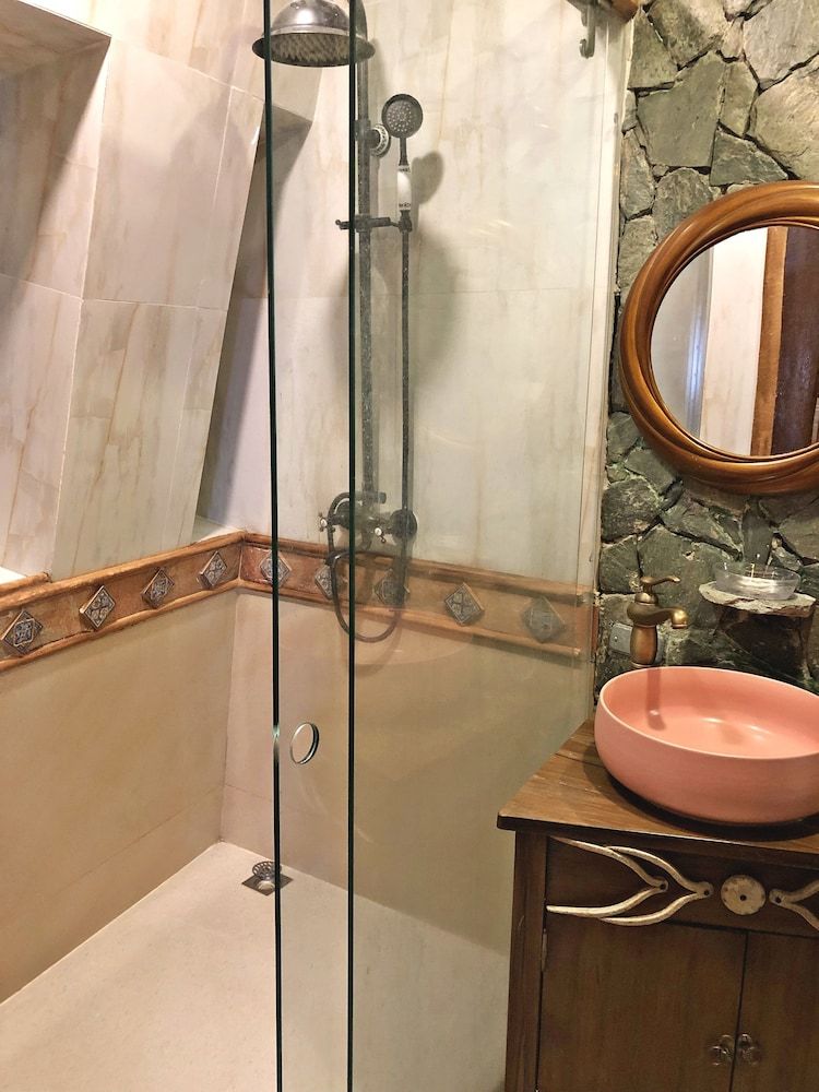 Campuestohan Highland Resort Windmill Room 5