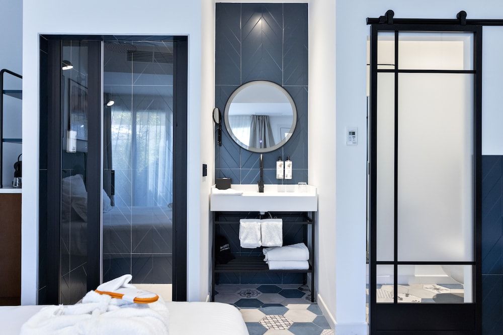 Victoria Boutique Hotel Comfort Room 8