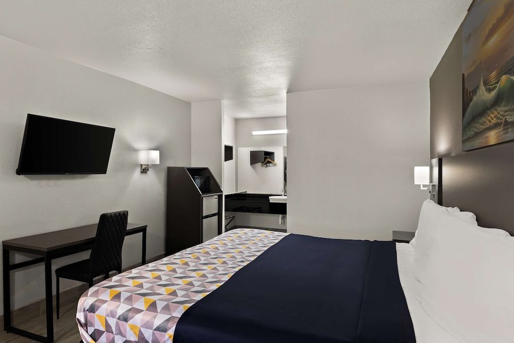 Knights Inn Belton Room, 1 King Bed, Non Smoking 2