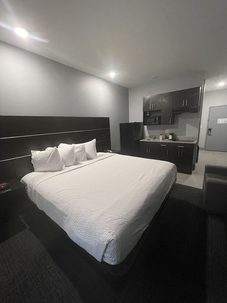 Room, 1 King Bed, Accessible, Non Smoking (Mobility/Hearing,efficiency)