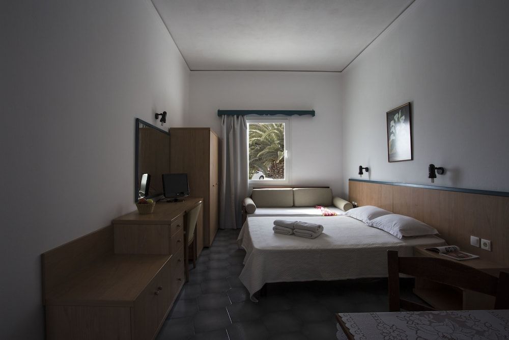 undefined Romani Studios Perissa 3