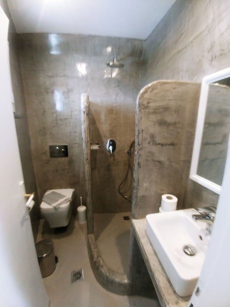 undefined Romani Studios Perissa 9